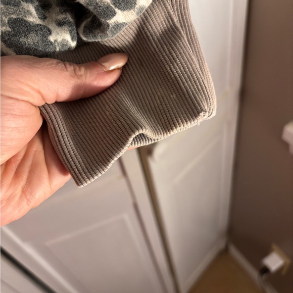 Free People “it’s a vibe” oversized leopard hoodie - Picture 7 of 8